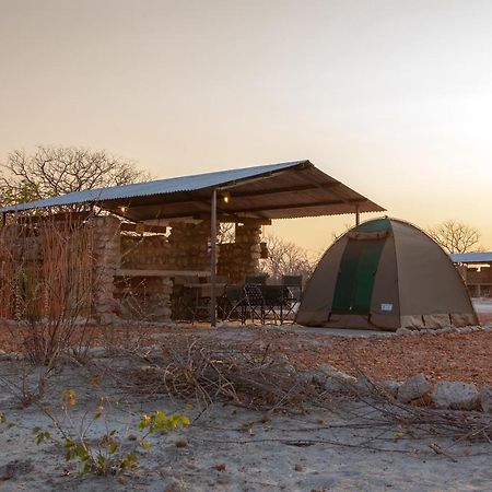 Etosha Trading Post Campsite Okaukuejo Buitenkant foto