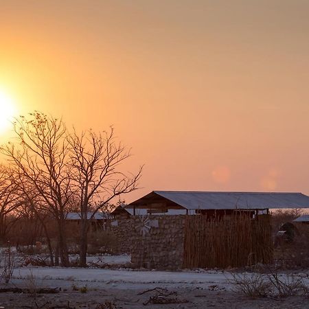 Etosha Trading Post Campsite Okaukuejo Buitenkant foto